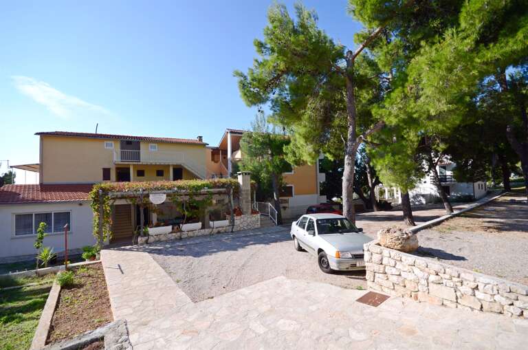 Ivan Dolac Apartment Rental