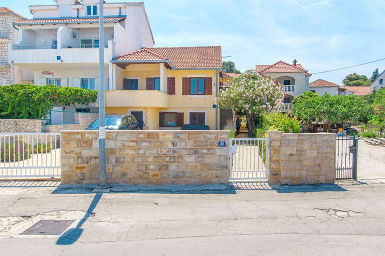 Sutivan Apartment Rental