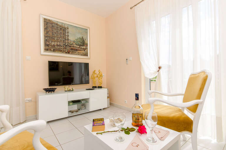 Sutivan Apartment Rental