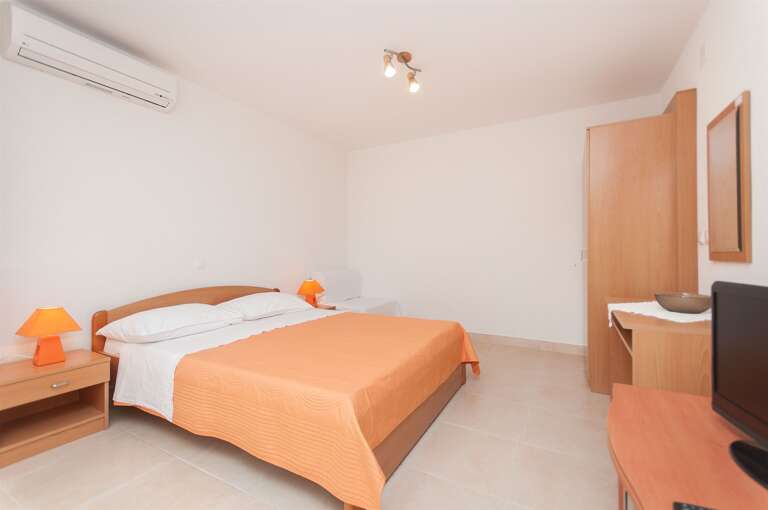 Makarska Apartment Rental