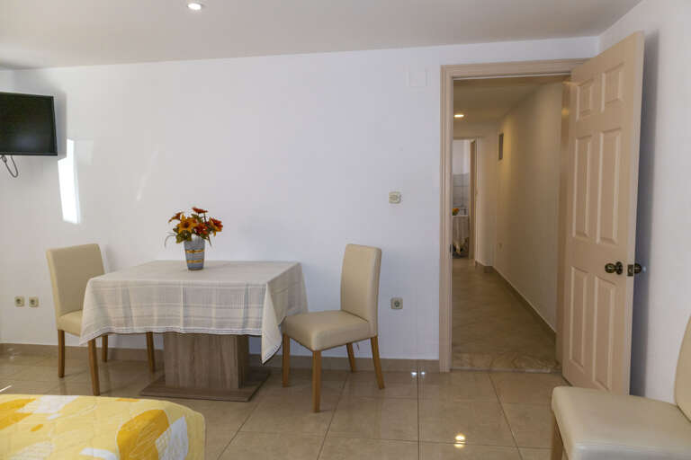 Makarska Apartment Rental