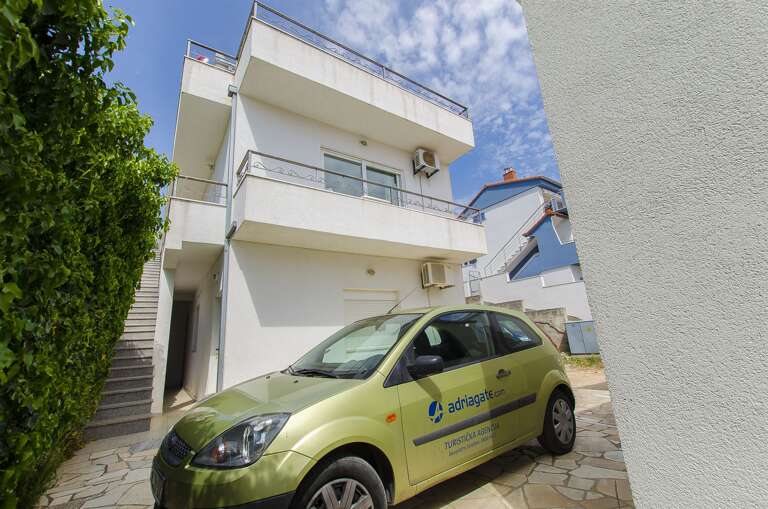 Okrug Gornji Apartment Rental