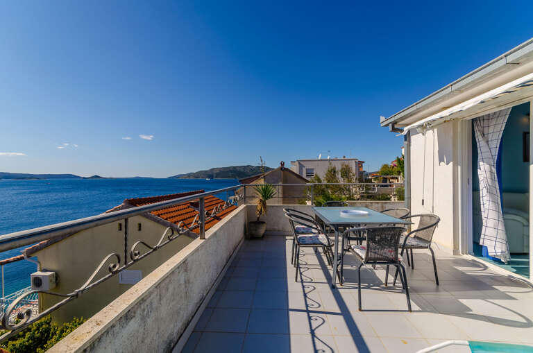Okrug Gornji Apartment Rental