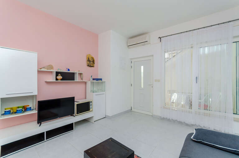 Okrug Gornji Apartment Rental