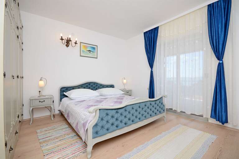 Okrug Gornji Apartment Rental