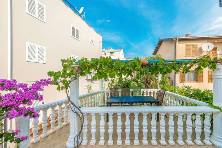 Okrug Gornji Apartment Rental