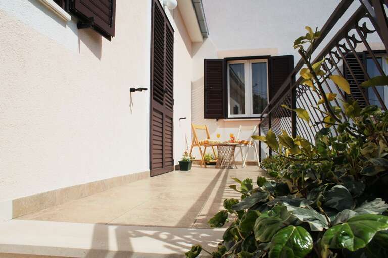 Slatine Apartment Rental