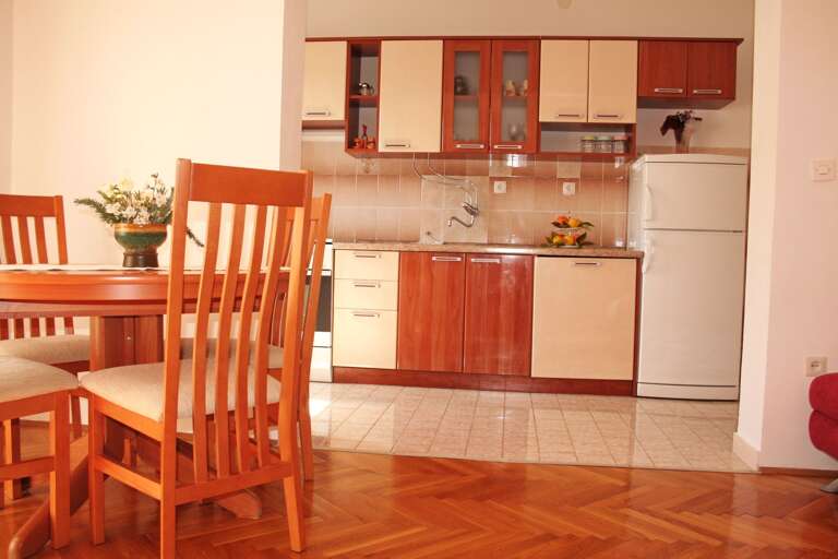 Slatine Apartment Rental