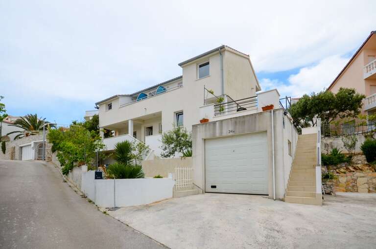 Okrug Gornji Apartment Rental