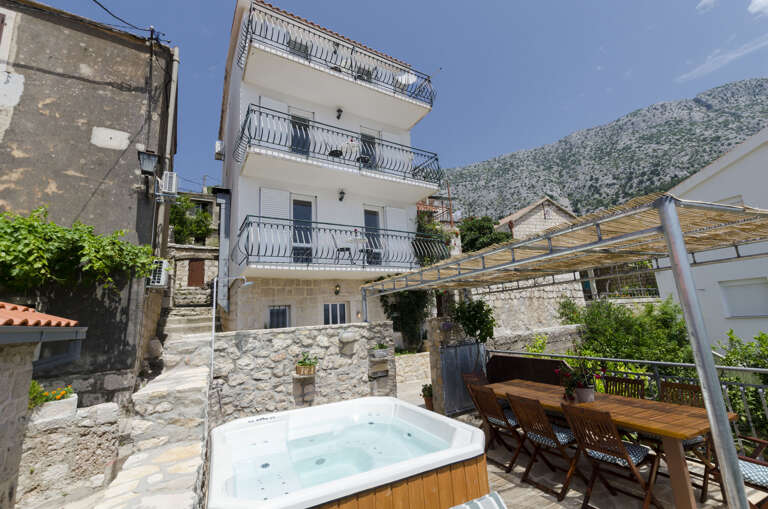 Igrane Home Rental