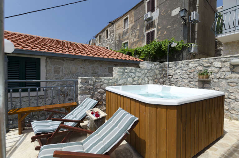 Igrane Home Rental