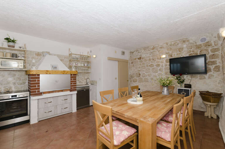 Igrane Home Rental