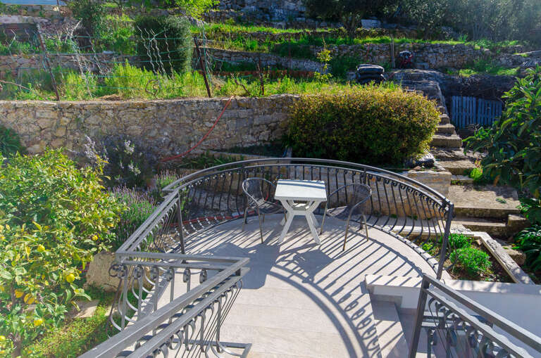 Vis Apartment Rental