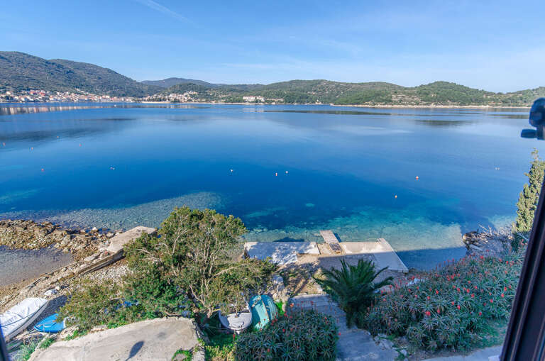 Vis Apartment Rental