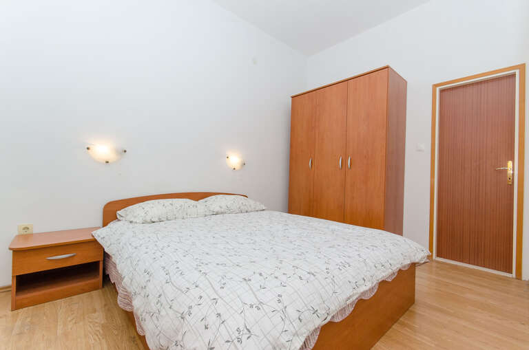 Vis Apartment Rental