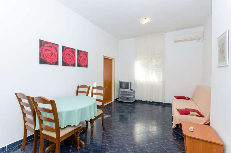 Vis Apartment Rental