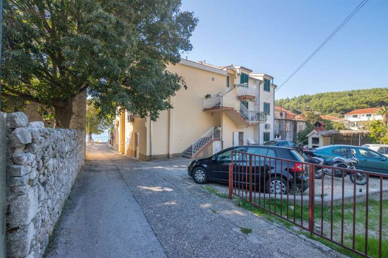 Drvenik Apartment Rental
