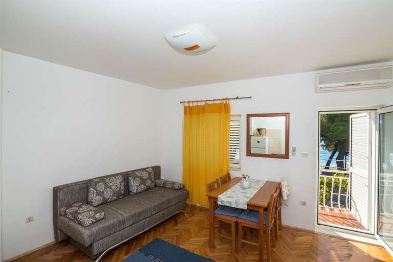 Drvenik Apartment Rental