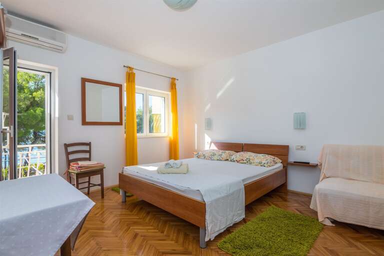 Drvenik Apartment Rental
