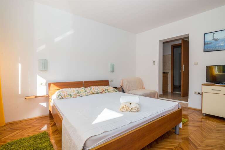 Drvenik Apartment Rental