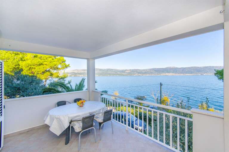 Slatine Apartment Rental
