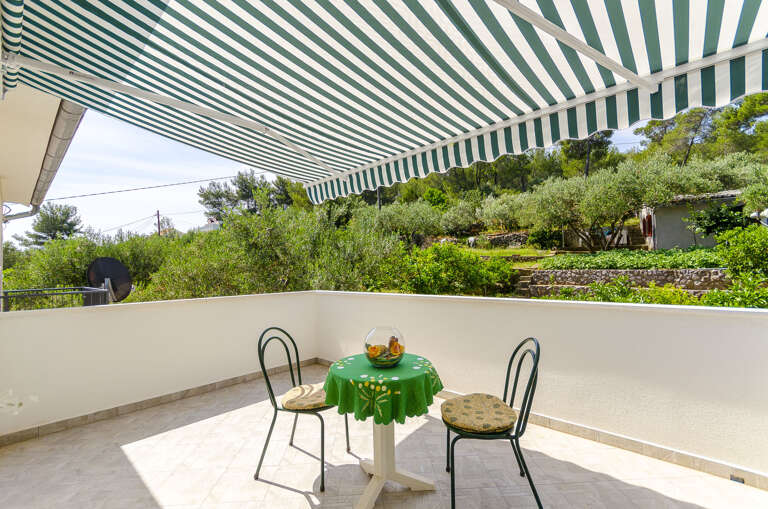 Slatine Apartment Rental