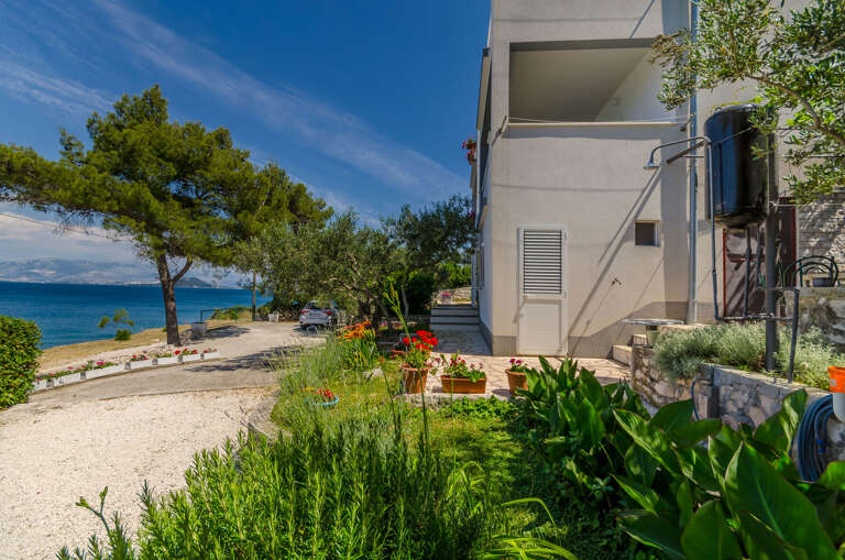 Slatine Apartment Rental