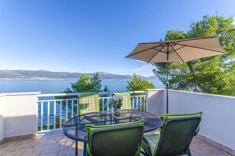 Slatine Apartment Rental