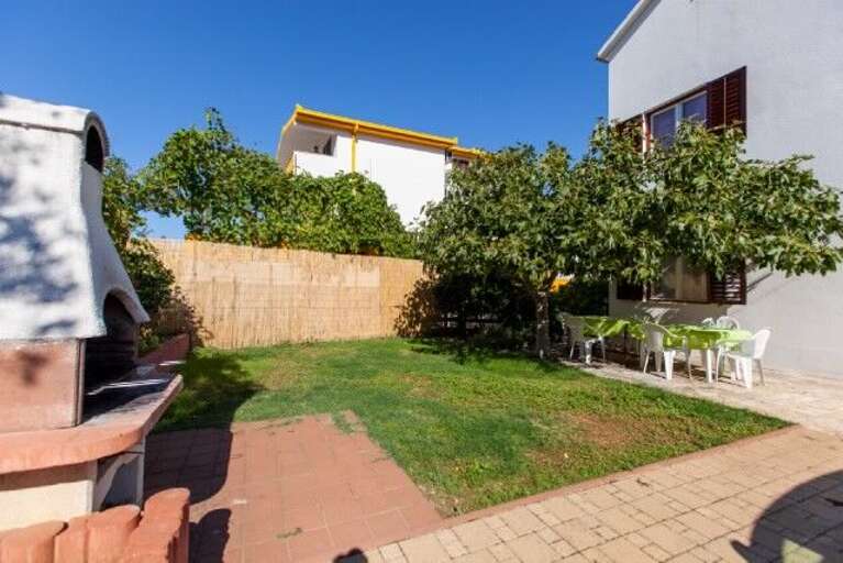Slatine Apartment Rental