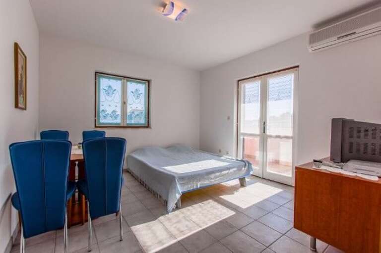 Slatine Apartment Rental