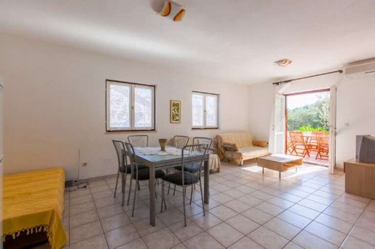 Slatine Apartment Rental