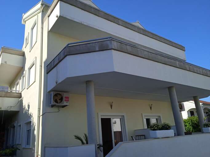 Okrug Gornji Apartment Rental
