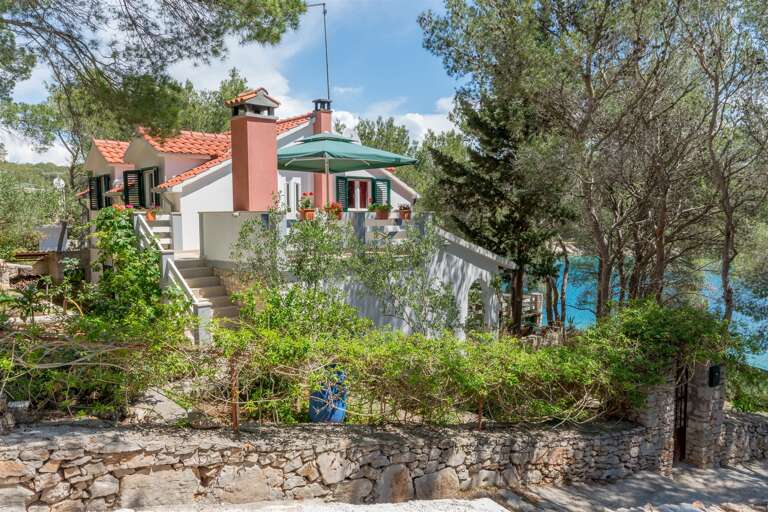 Milna Apartment Rental