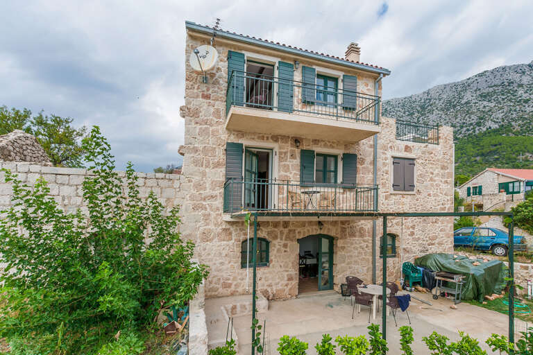 Igrane Apartment Rental