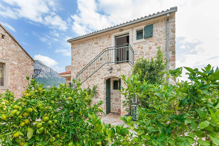 Igrane Apartment Rental