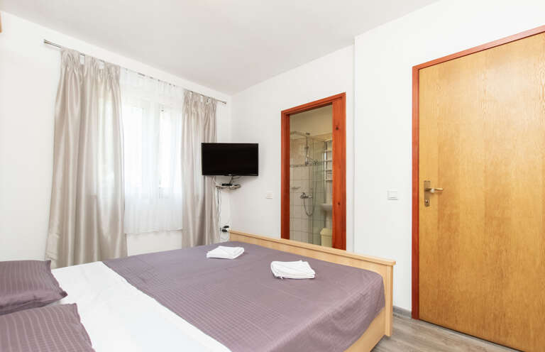 Lumbarda Apartment Rental