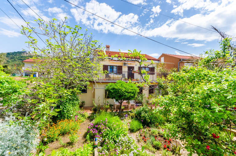 Barbat Na Rabu Apartment Rental