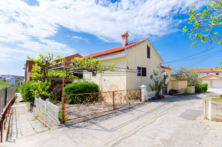 Barbat Na Rabu Apartment Rental