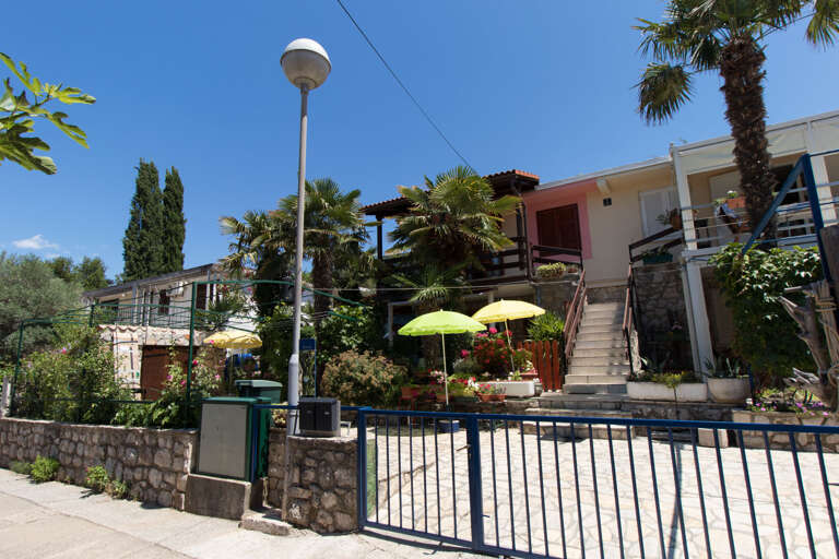 Cres Apartment Rental