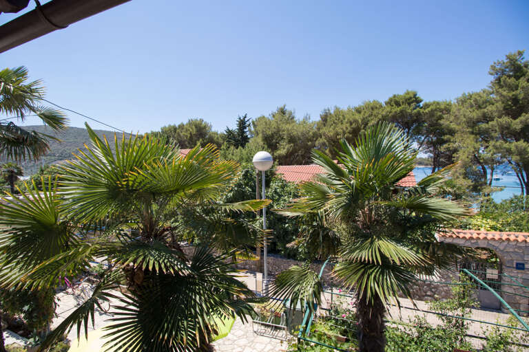 Cres Apartment Rental