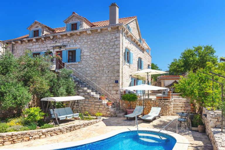 Milna Home Rental
