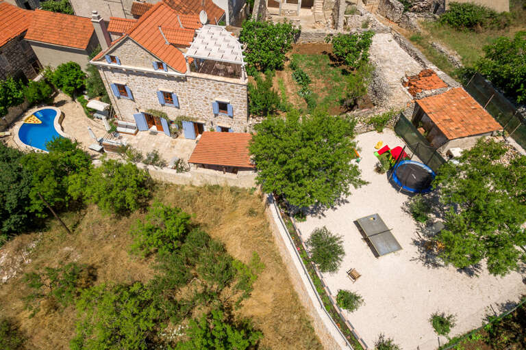 Milna Home Rental