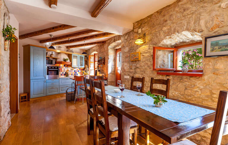 Milna Home Rental