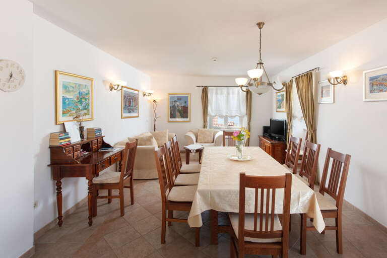 Sumartin Home Rental
