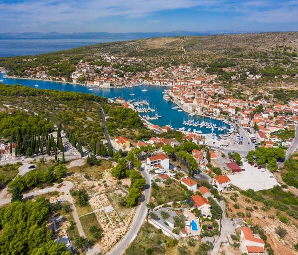 Milna Home Rental