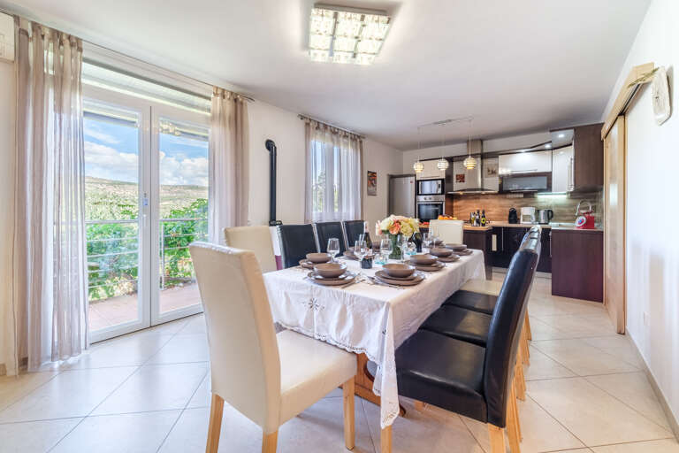 Milna Home Rental