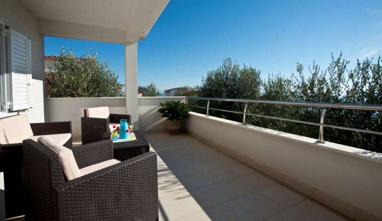 Okrug Gornji Home Rental