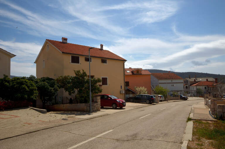 Cres Apartment Rental