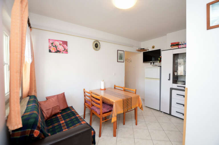 Cres Apartment Rental
