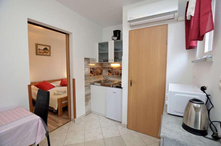 Cres Apartment Rental